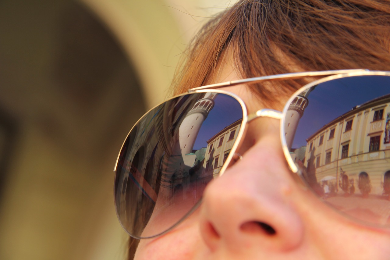 Okulary przeciwsłoneczne – jakie są ich główne zalety?