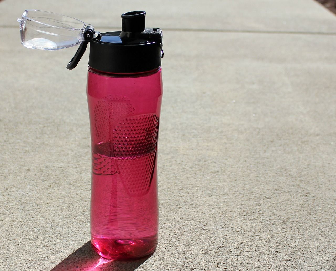 Butelka na wodę samodezynfekująca – jak ona działa?